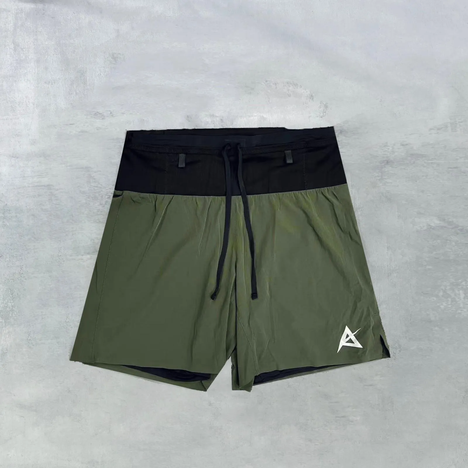 AKIV FLUX GN Multi-Pocket Running Shorts Unisex | Triangular inner | Earth Green